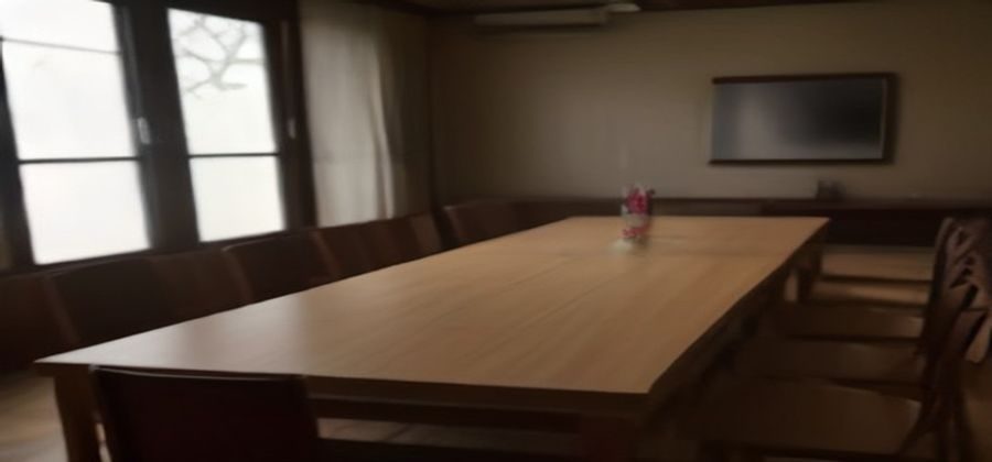 华体会官网热门足球赛事专区，绿茵球场俯拍全景，球员激烈拼抢，实时赔率数据浮窗覆盖画面，科技感与竞技感并存